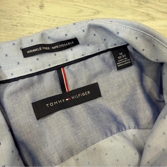 Tommy Hilfiger Light Blue Dress Shirt with Dotted H Pattern Neck 16 - Picture 14 of 17